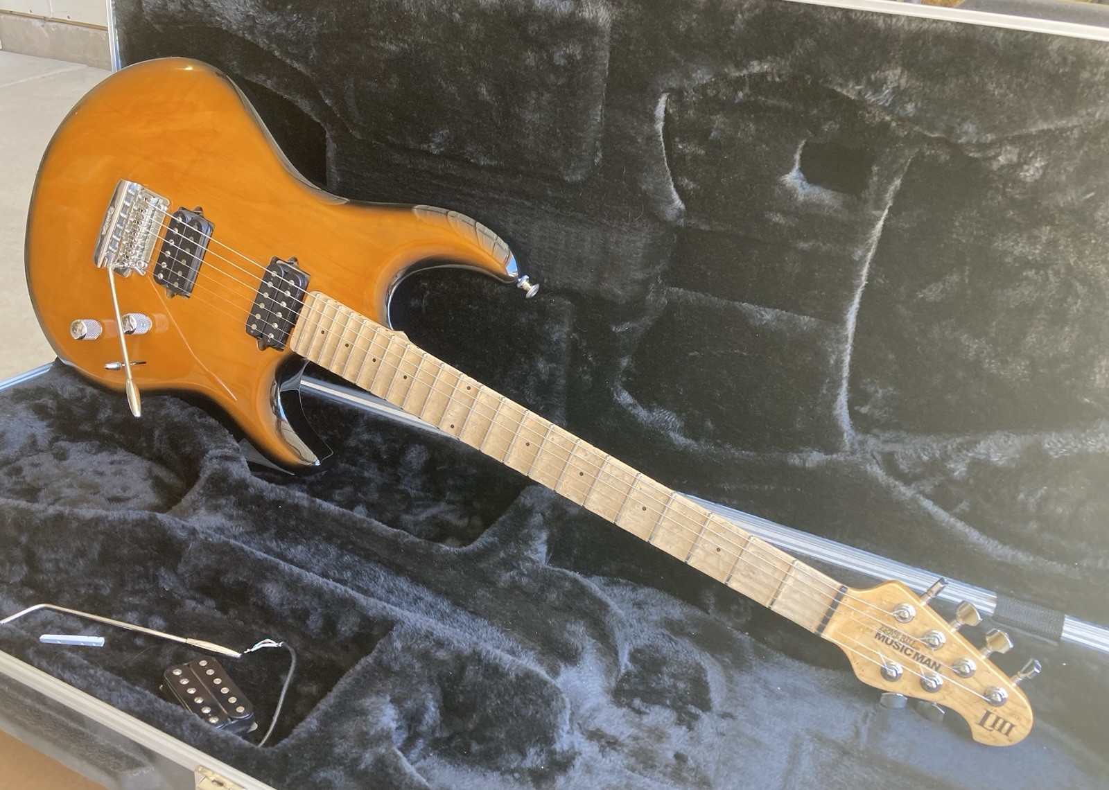 Ernie Ball Music Man Luke 3 HH Stainless Frets Bare Knuckles Xcellent Condish 🤩