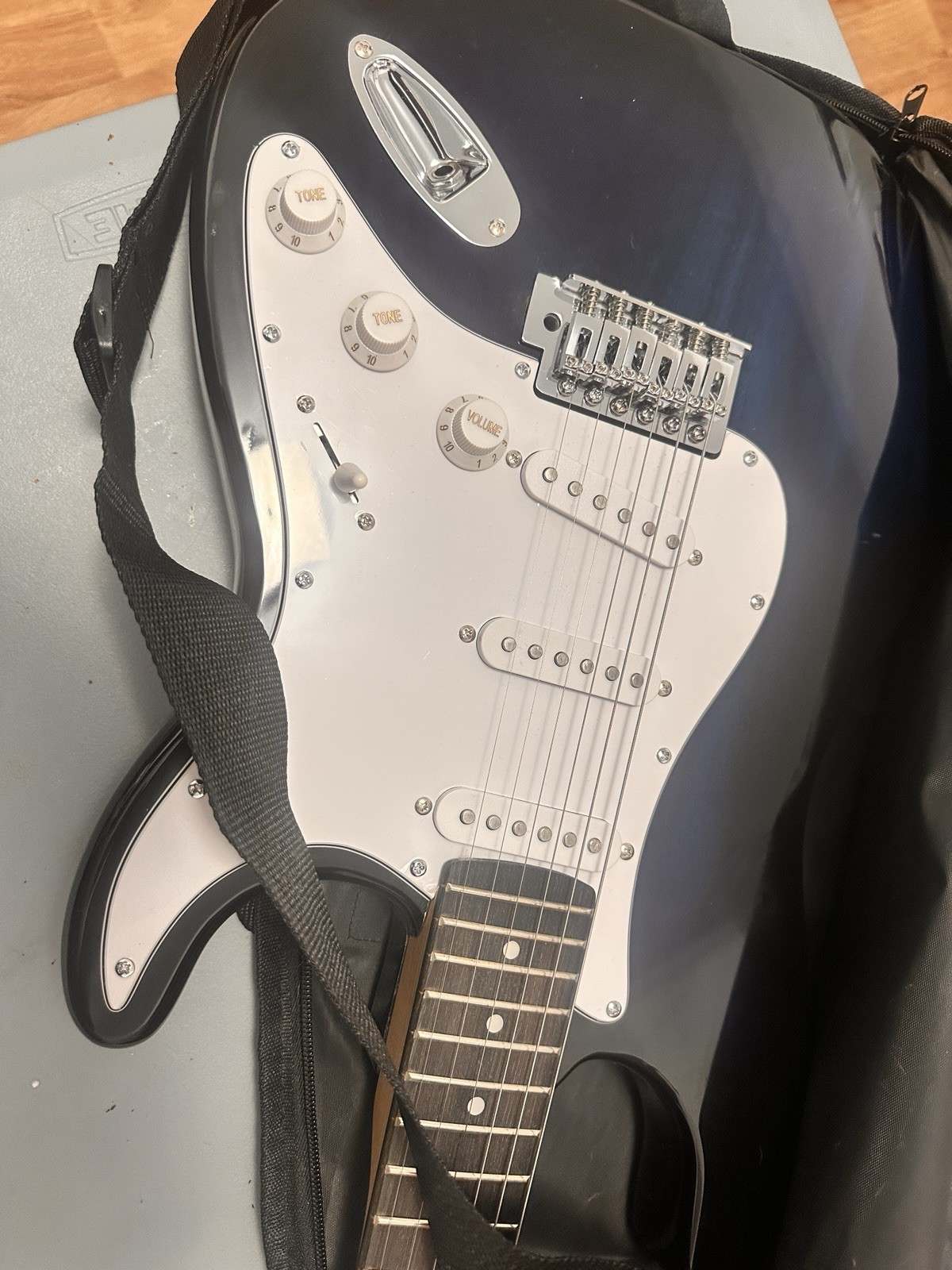 ZENY Black Solid Body Electric Guitar 6-String Right-Handed w/ Glarry AMP