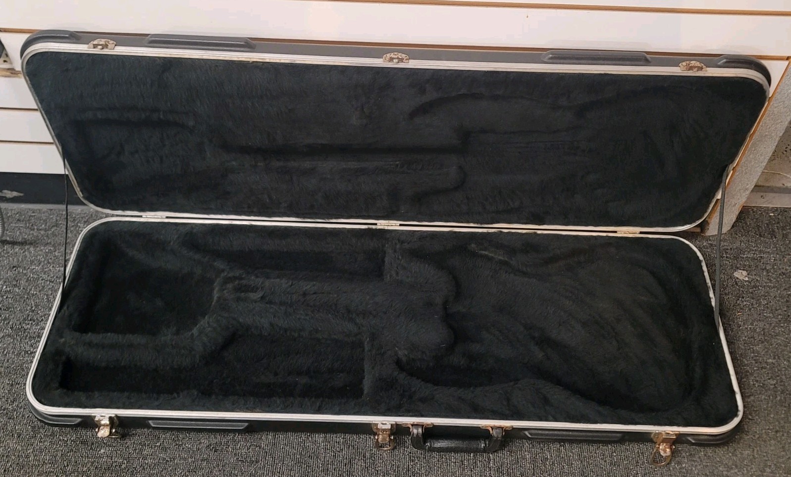Fender American Special Stratocaster – Rosewood Fingerboard – Black Face w/ Case