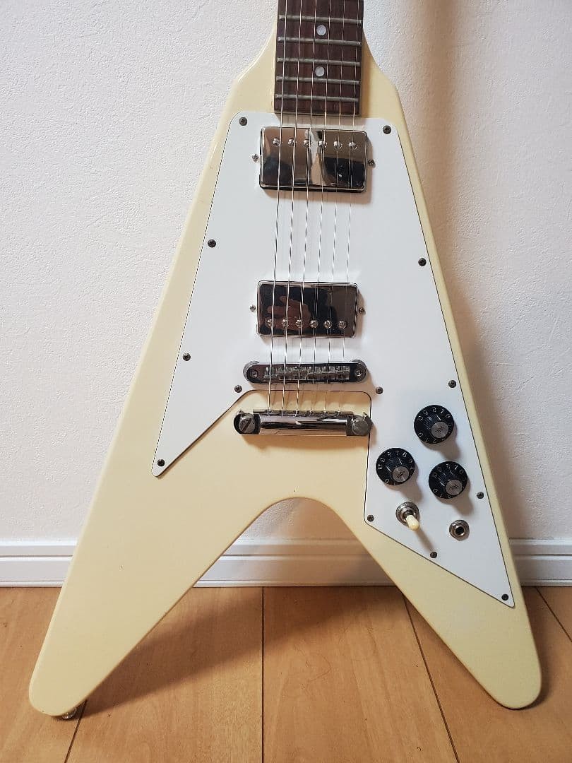 Fernandes Flying V 70’s White Electric Guitar W/Gig Bag Shipping From Japan