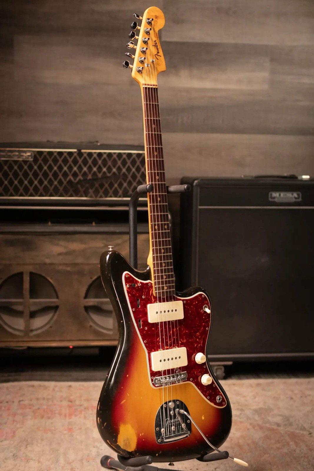 Fender Vintage 1962 Jazzmaster Electric Guitar – 3-Tone Sunburst with Hardshell