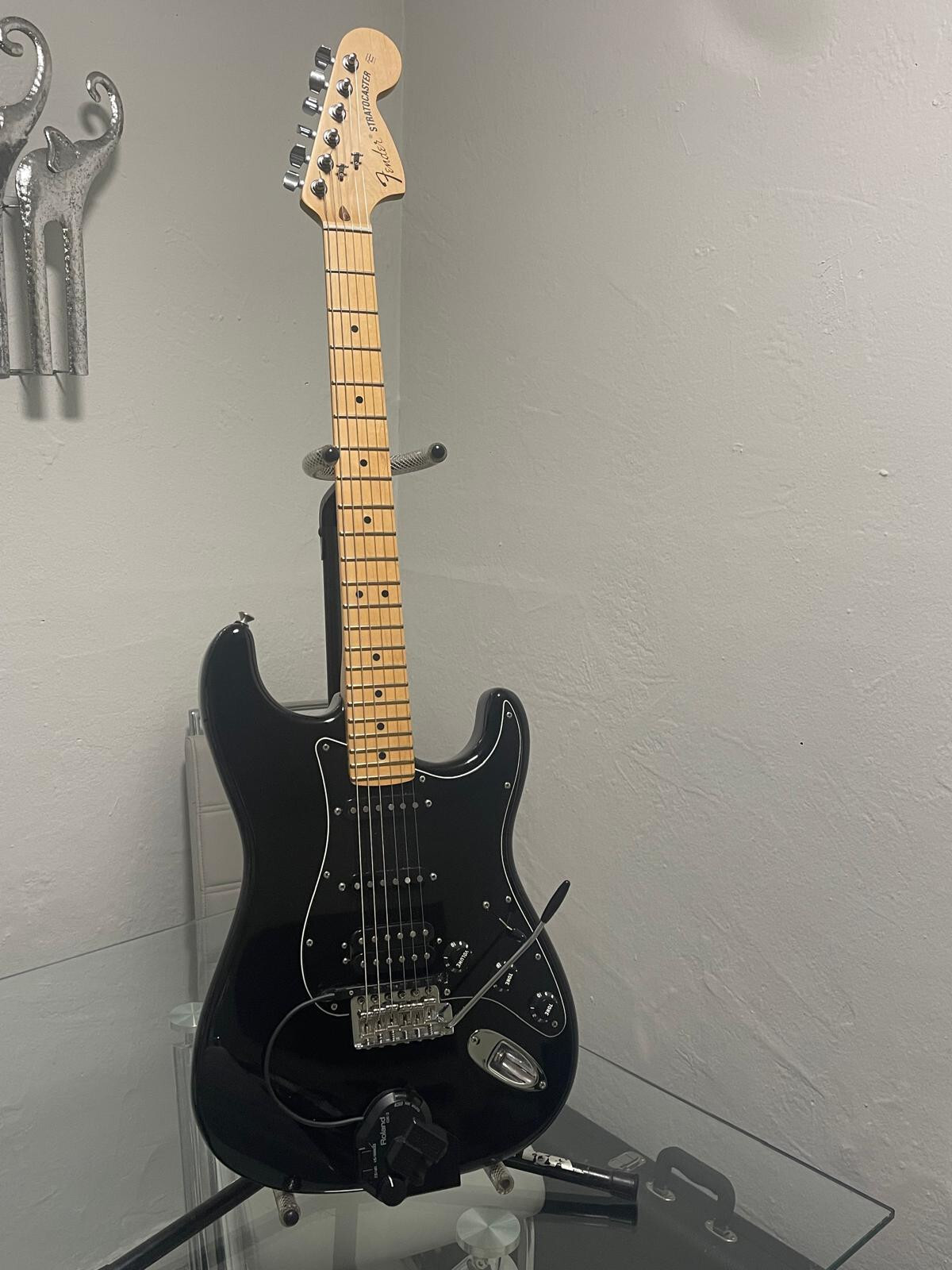 FENDER AMERICAN SPECIAL STRAT HSS AND 13 PIN ROLAND GK-3 PICKUP WITH CASE