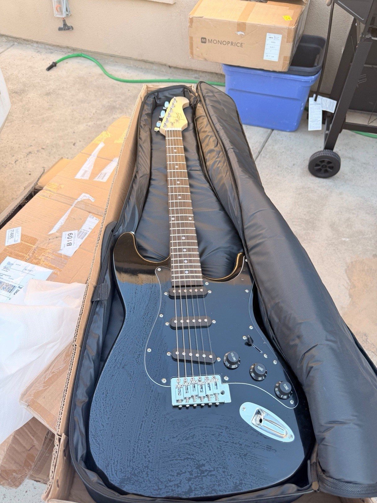 Indio by Monoprice Cali Classic Electric Guitar with Gig Bag, Black
