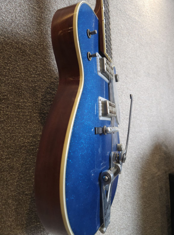Gretsch Custom Shop G6128CS Duo Jet Relic – Masterbuilt, Blue Sparkle
