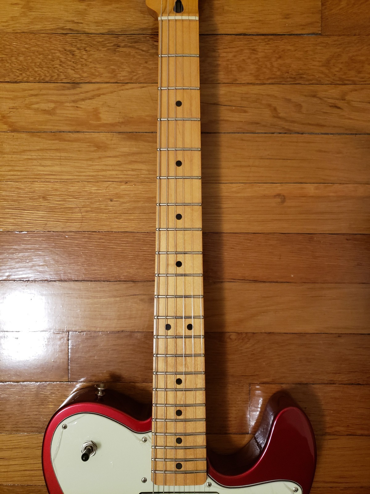 Fender ’72 Telecaster Deluxe FSR in Candy Apple Red