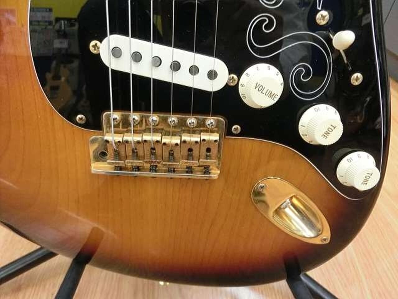 Fender Stevie Ray Vaughan Stratocaster 3TS Electric Guitar Hard Case