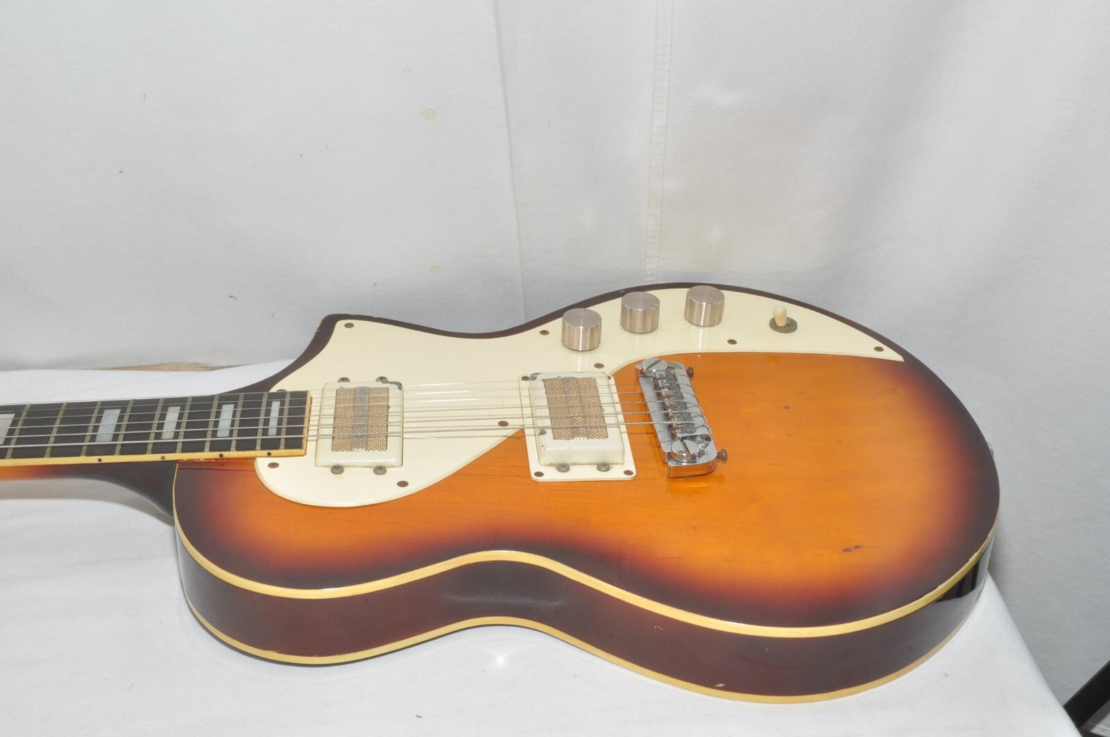 Guyatone Marroly with case 6J0929C-G2 Electric Guitar RefNo 6536