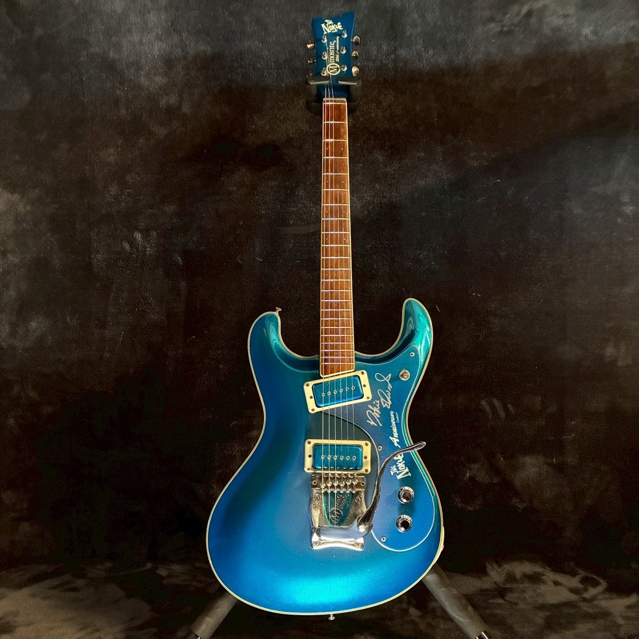Mosrite Nokie Edwards 30th Ann Autographed Guitar Used 4.07kg