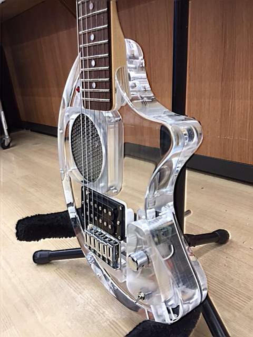Fernandez ZO-3Z guitar with built-in amplifier