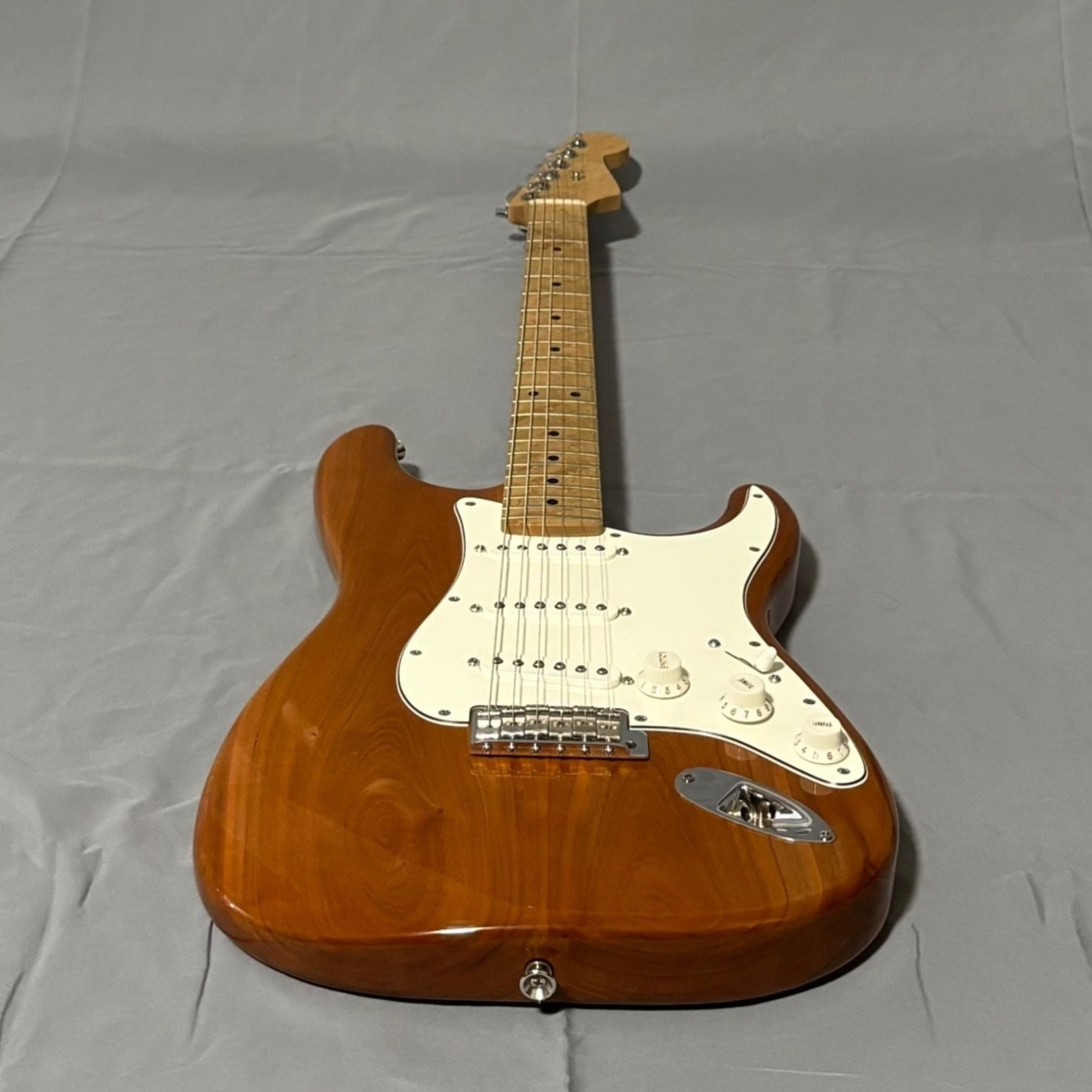 Vellvett Stratocaster + Fender Eric Clapton mod