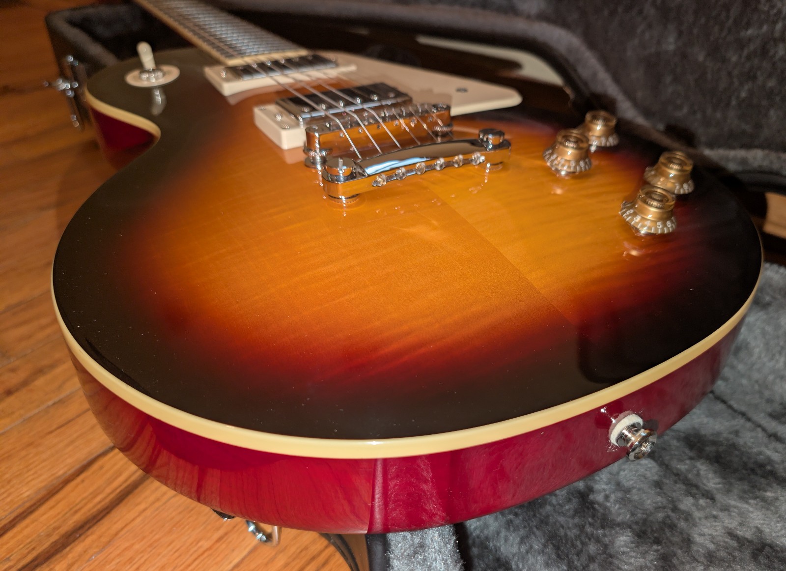 Epiphone Les Paul Standard 50s Figured Top, Bourbon Burst w/ locking Hard Case