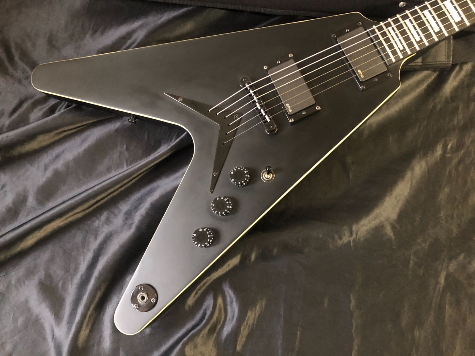 [SET NECK EMG] Dean V Stealth Black Satin Electric Guitar