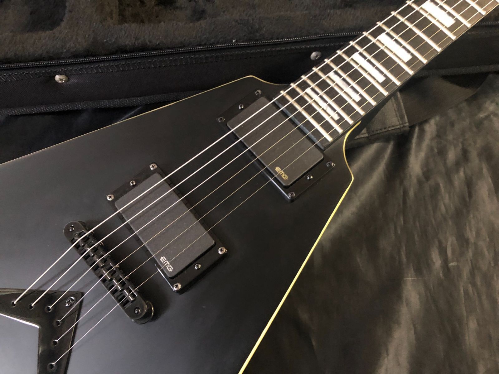 [SET NECK EMG] Dean V Stealth Black Satin Electric Guitar