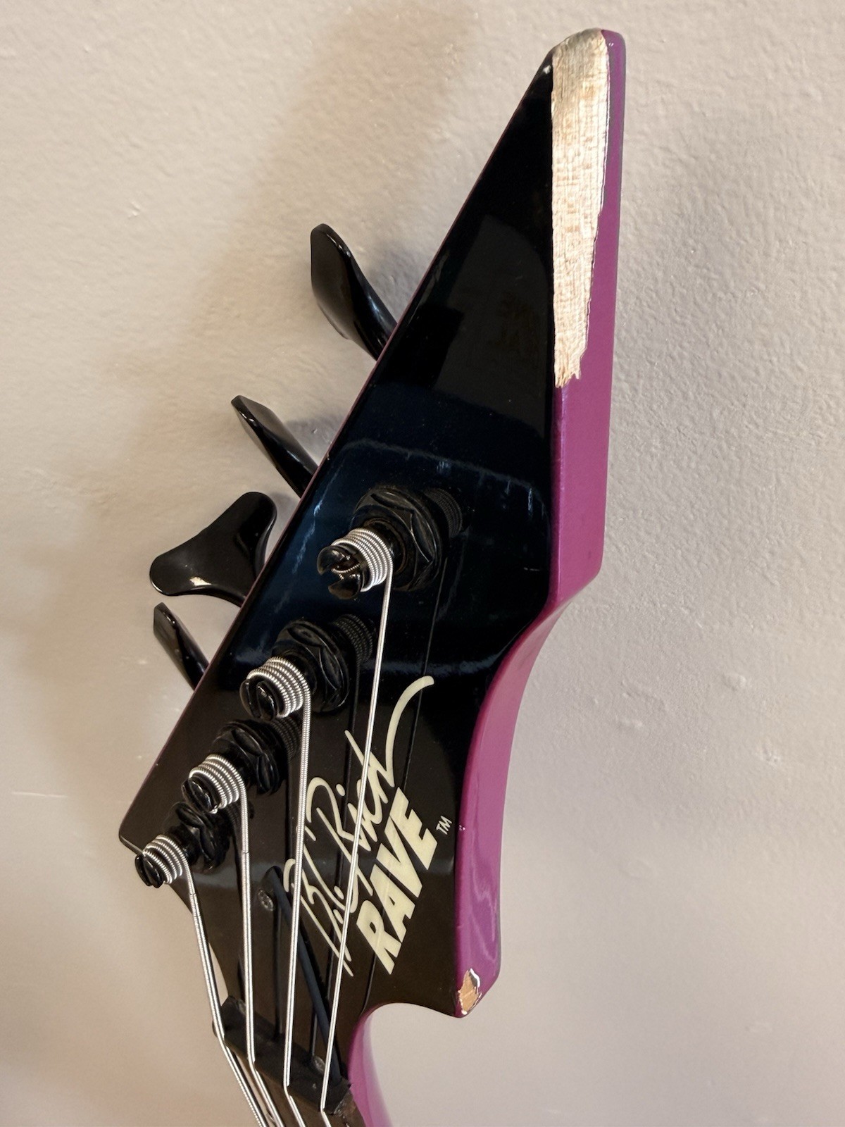 B.C. Rich Rave Warlock Bass Pearl Ultraviolet Pink Purple 4-String Electric Bass