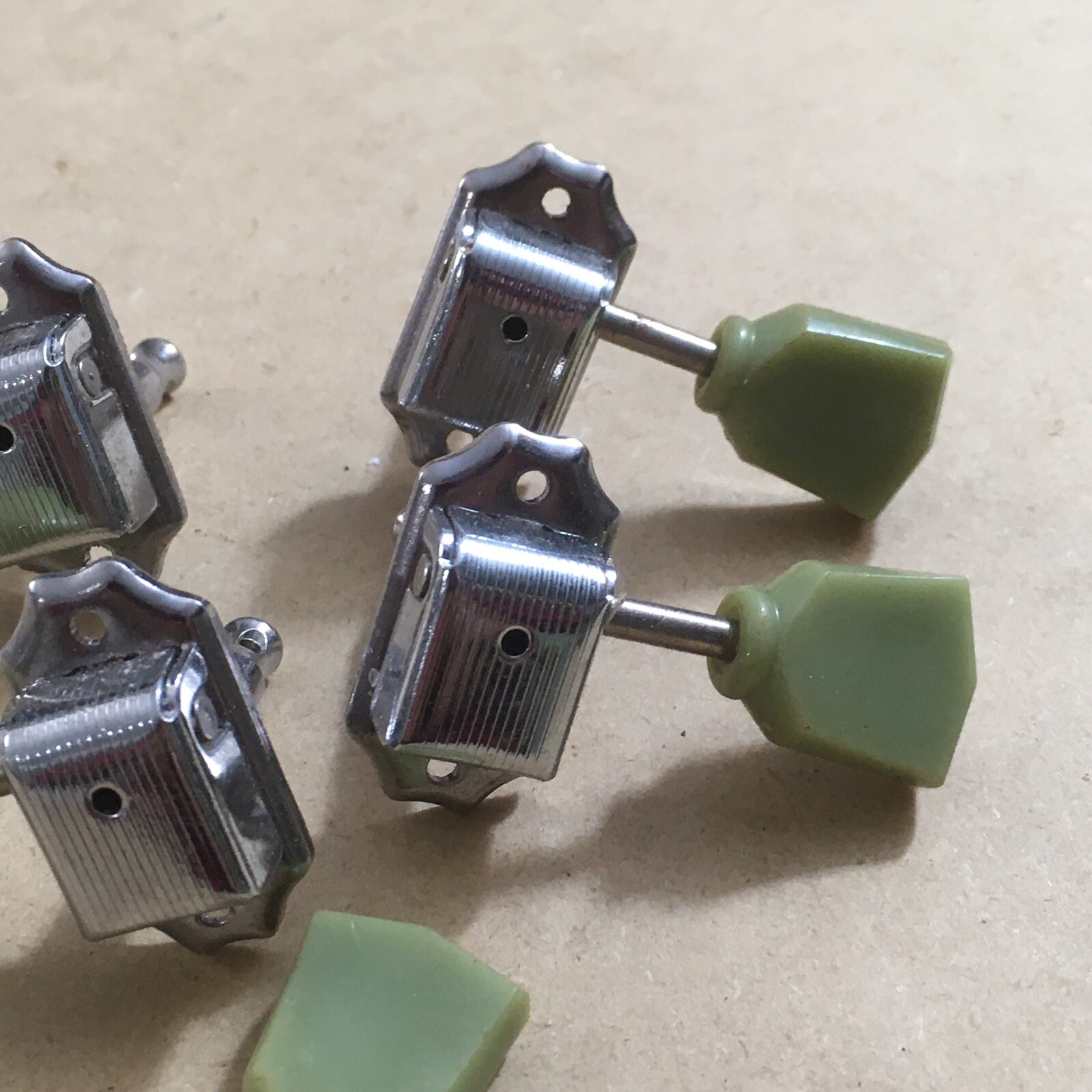 5 Vintage Style Electric Guitar Tuners 3×3 Aged Chrome Green Tulip Buttons Rare