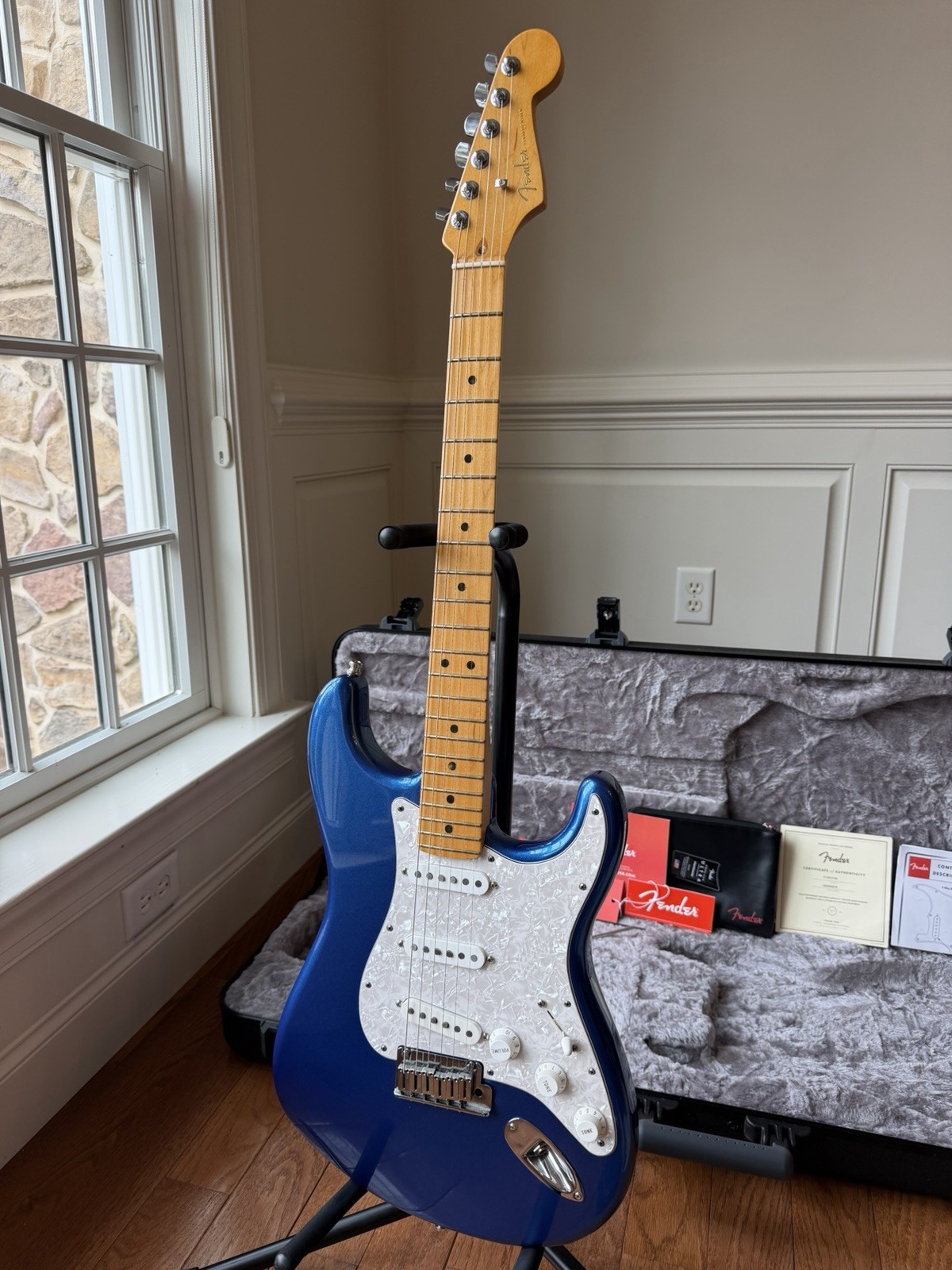 2022 Fender American Ultra Stratocaster Maple Fretboard – Cobra Blue