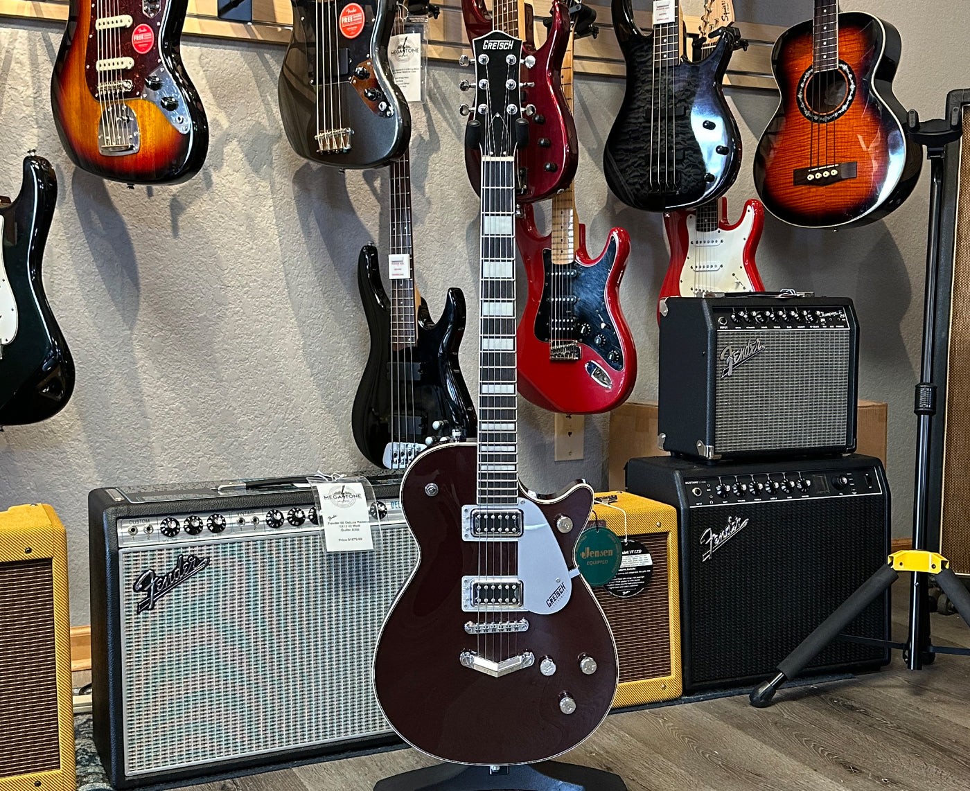 Gretsch G5220 BT BroadTron Jet in Dark Cherry Metallic w/ Case