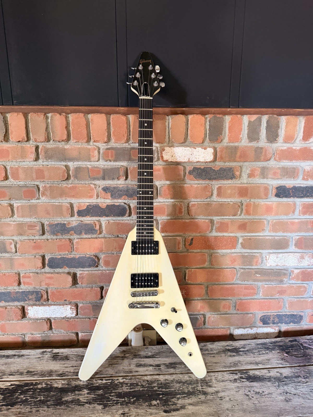 Gibson Flying V 1984 – White Make an Offer!