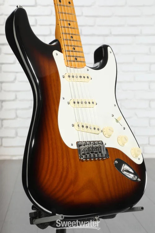 Fender Stories Collection Eric Johnson 1954 “Virginia” Stratocaster – 2-Tone