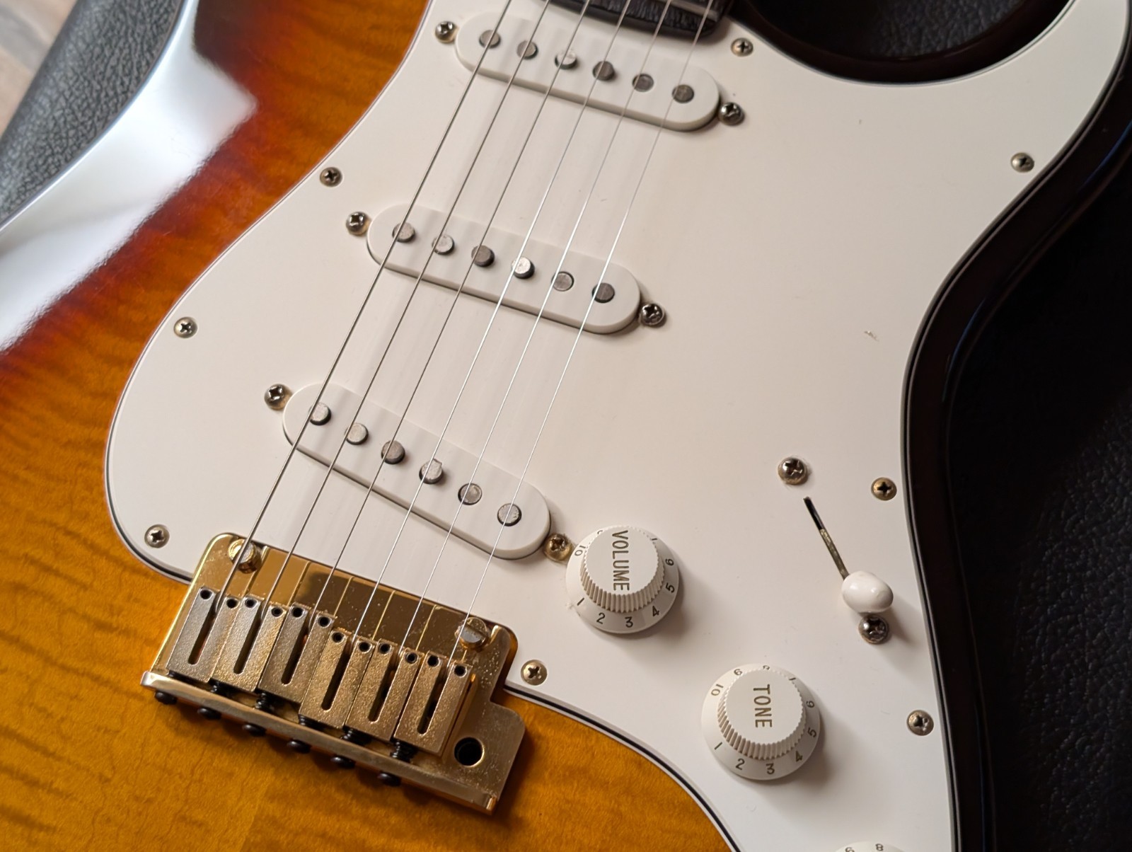 1996 Fender Stratocaster 50th Anniversary Limited Edition Electric Guitar W/OHSC