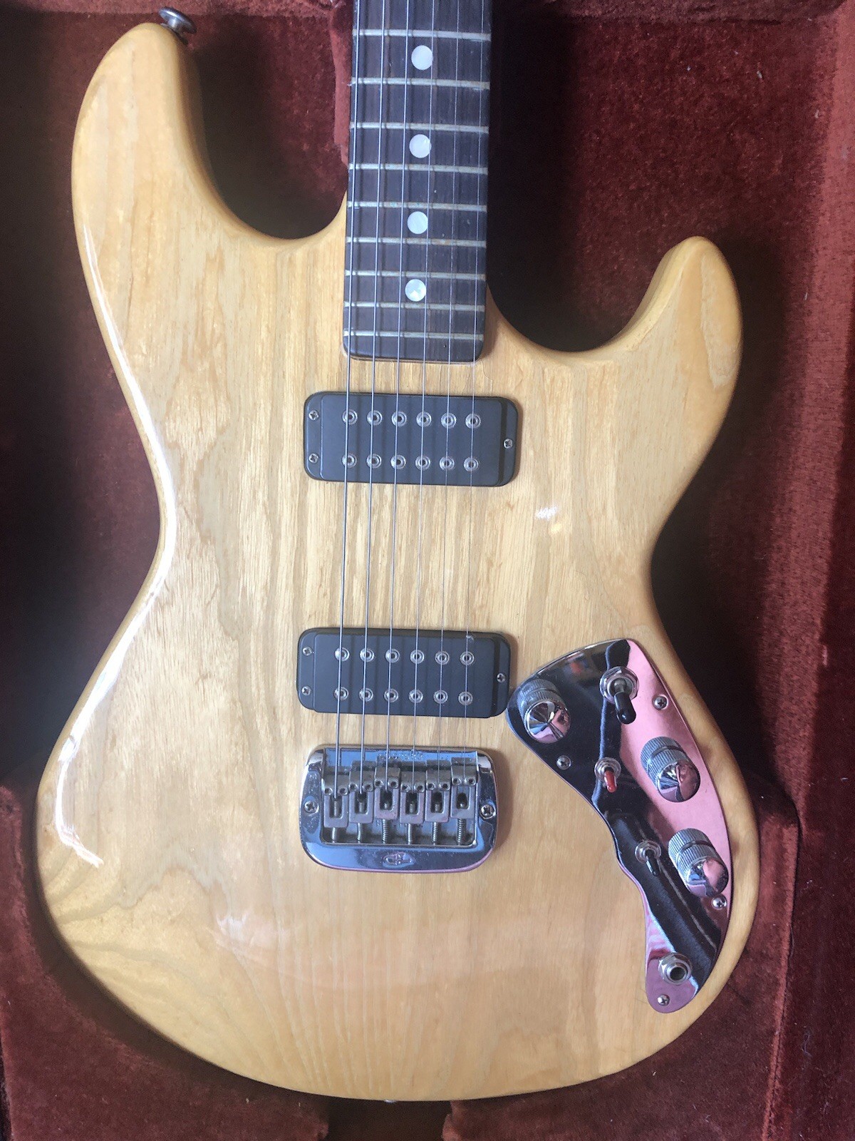G&L F-100 Series II Electric Guitar – Classic Leo Fender Design 1981