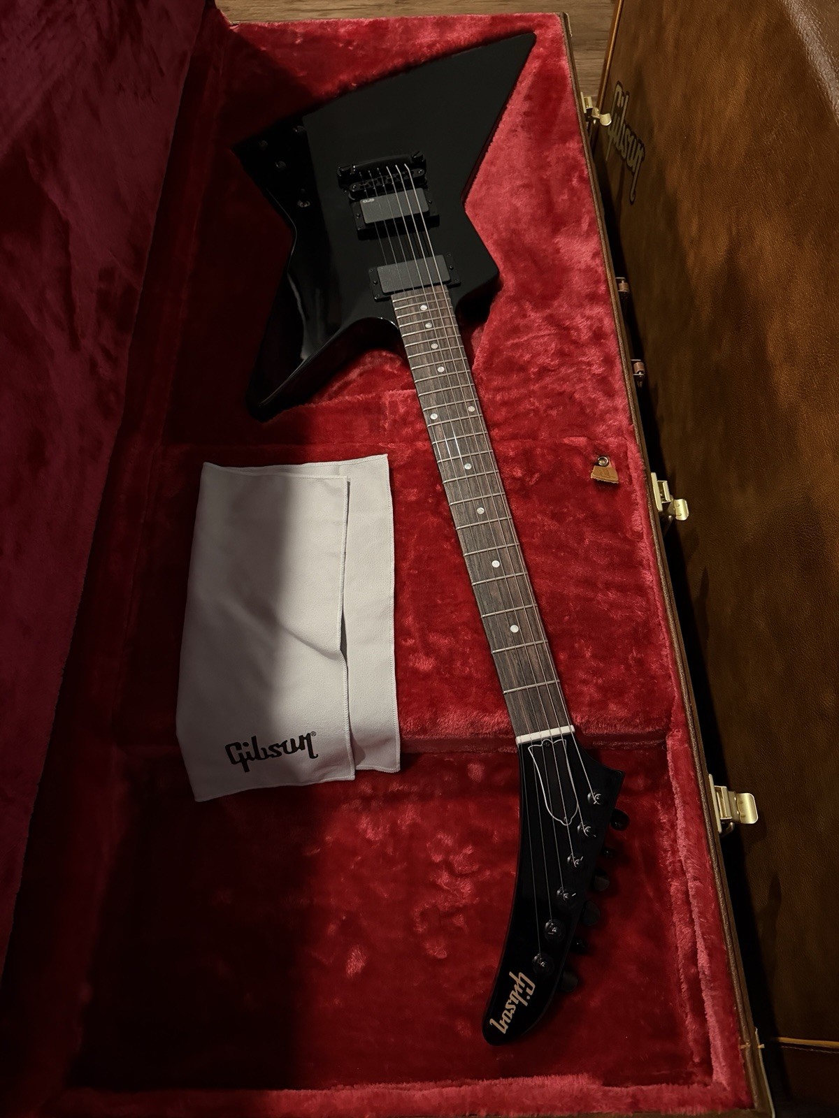 Gibson 80’s Explorer 2023 Custom Reissue Ebony BLACKED OUT EMG 81/60