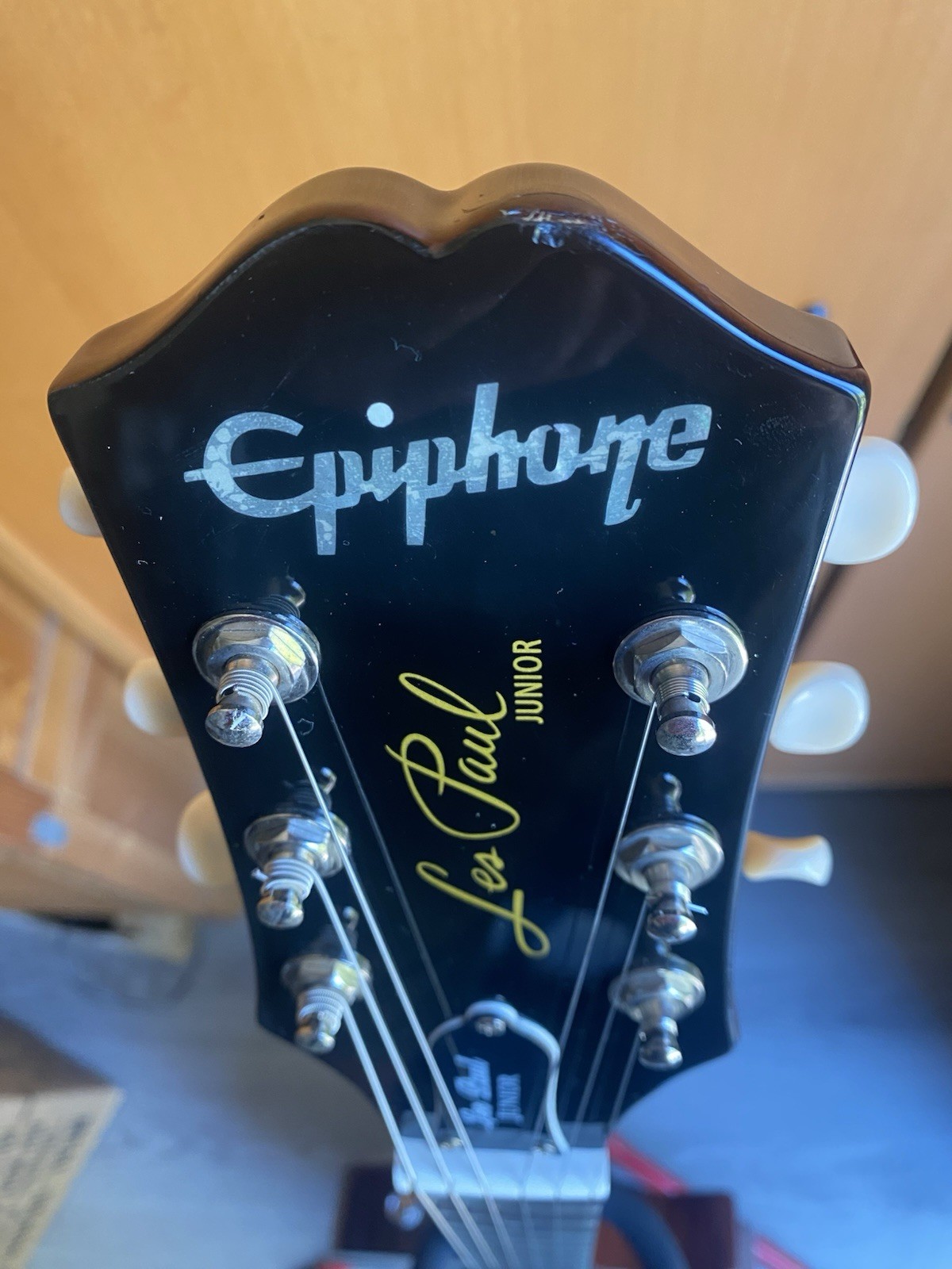 Epiphone 2025 “inspired by Gibson” Les Paul Junior Sunburst P-90 Pickup.