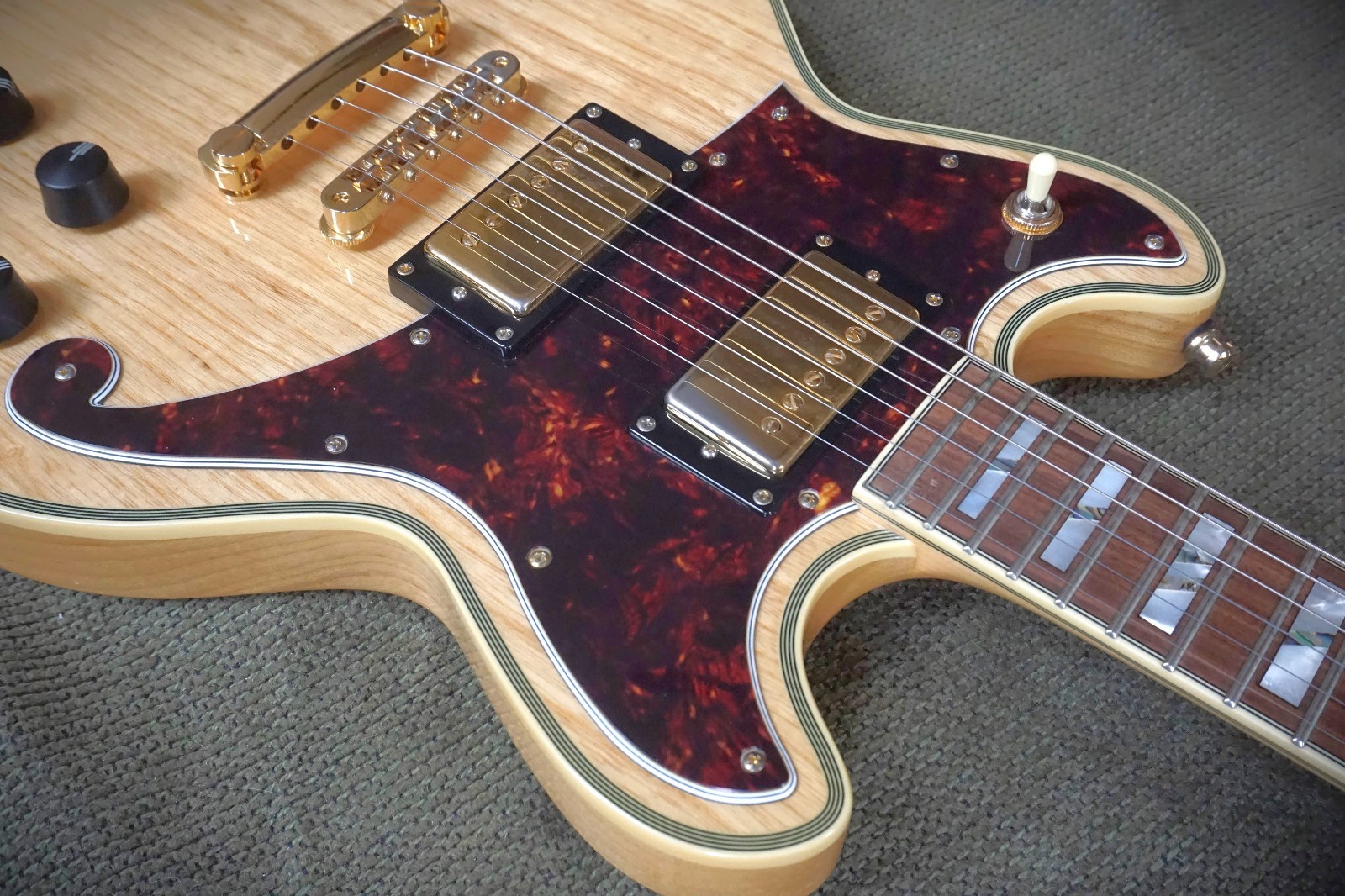 D’Angelico Deluxe Brighton 2019 – 2020 – Natural Swamp Ash