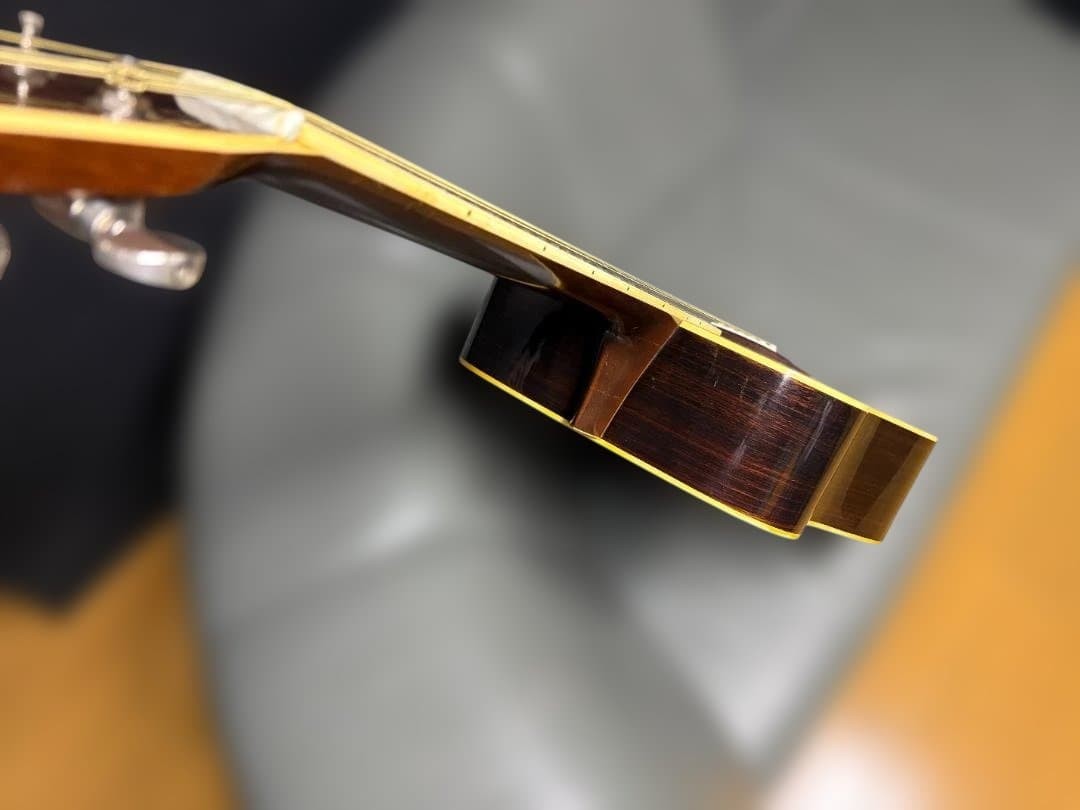 Finest veneer top! Truly super Martin sound! Cat’s Eye CE-400Super beautiful