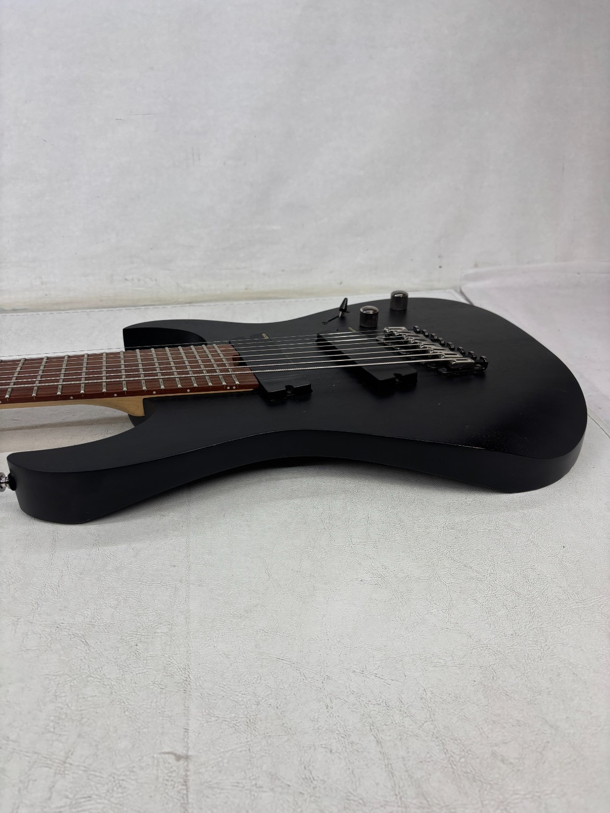 Ibanez RG Iron Label RGIM8MH Multi-Scale – Weathered Black