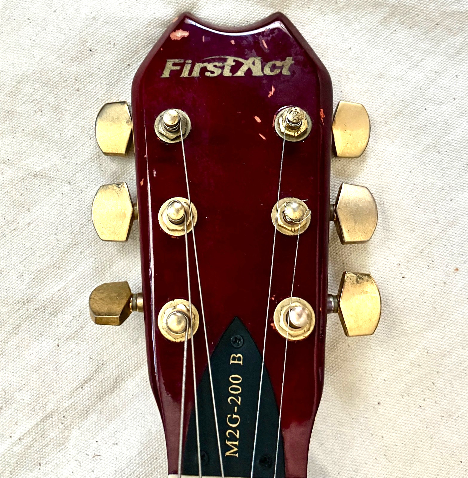 Vintage FIRST ACT Model M2G-200 B “Les Paul” LP Type Electric Guitar Sunburst