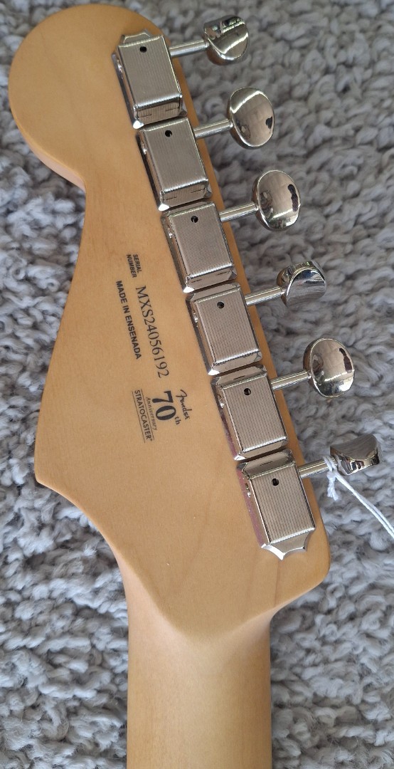 Fender Player II Stratocaster, Rosewood Fingerboard, Coral Red Finish – MIM