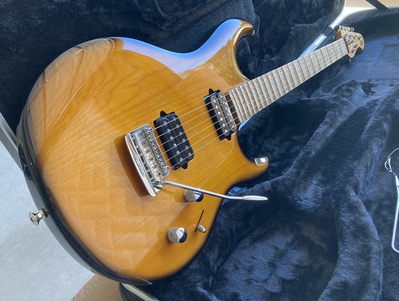 Ernie Ball Music Man Luke 3 HH Stainless Frets Bare Knuckles Xcellent Condish 🤩