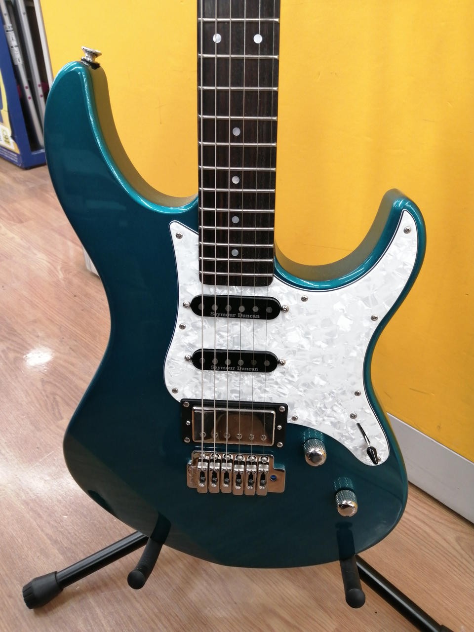YAMAHA PAC612VIIX Electric Guitar-02