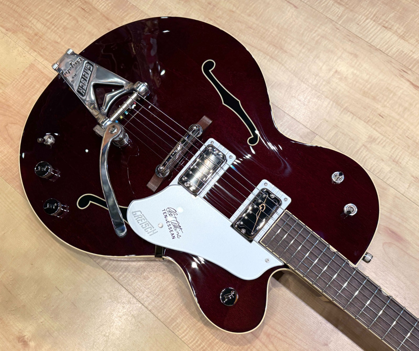 Gretsch G6119T-62 Vintage Select Edition ’62 Tennessean Guitar Dark Cherry Stain