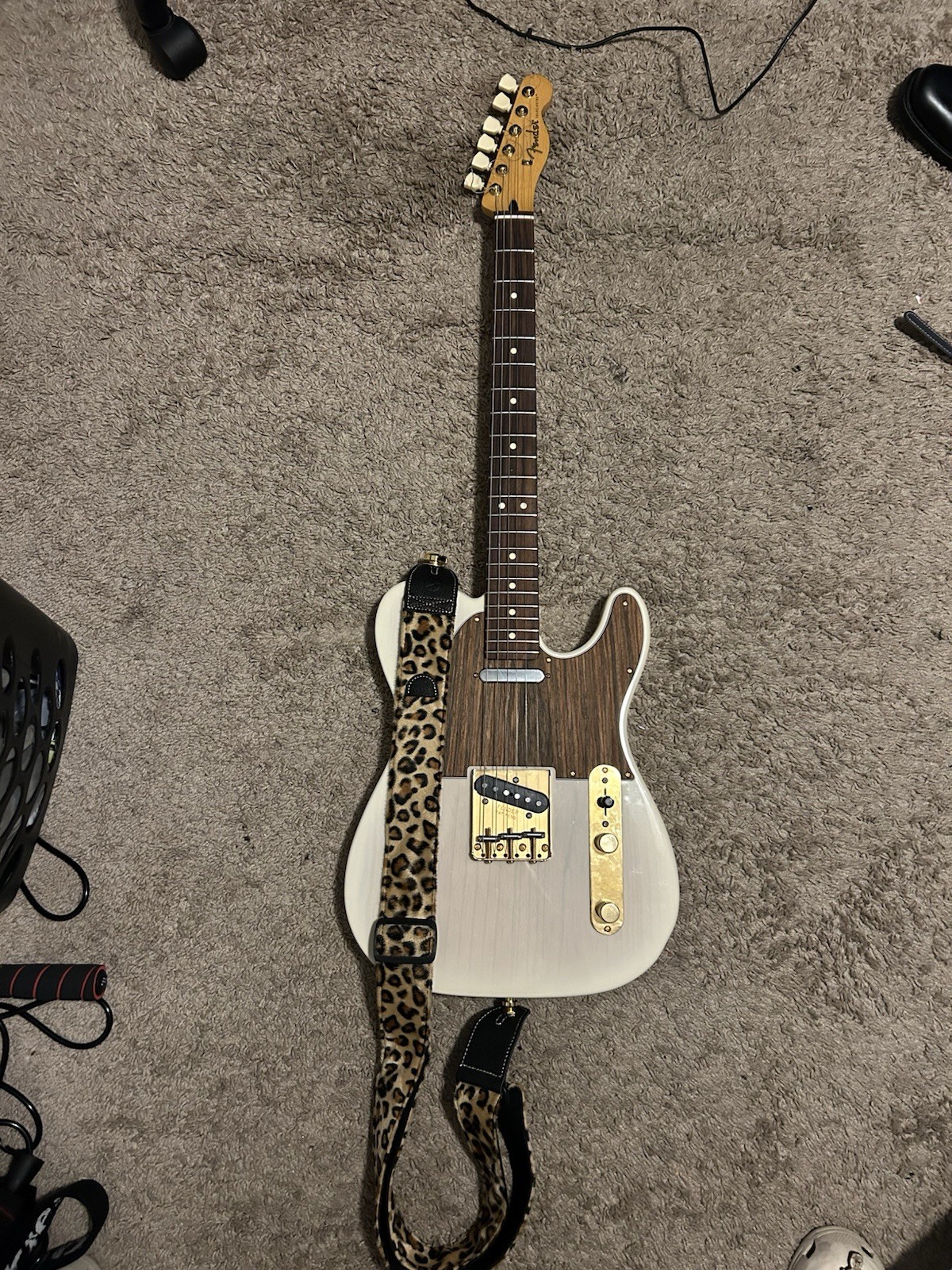 Custom Fender Telecaster Right-Hande Solid Wood White Rosewood fret board