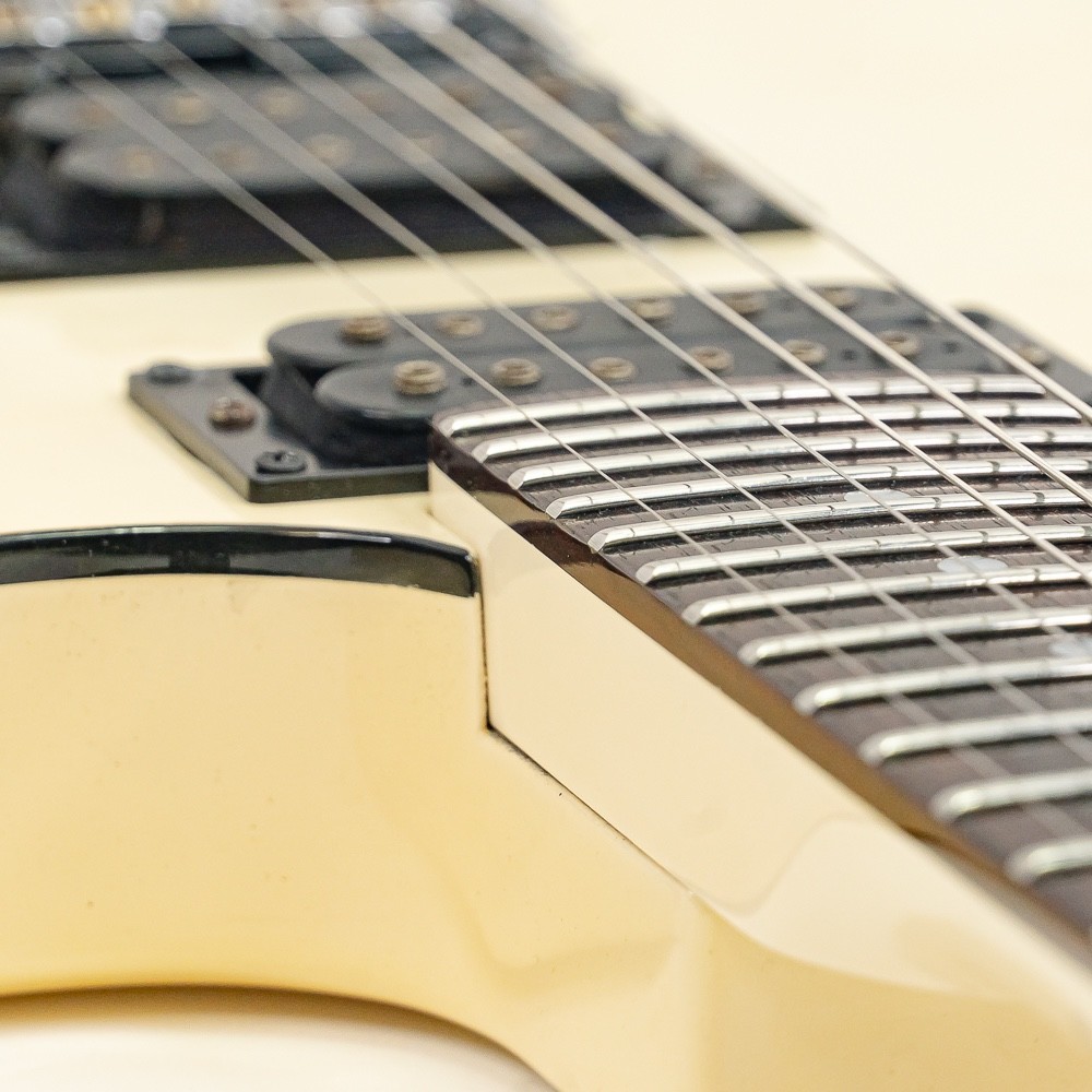 1985 B.C. Rich Warlock – MIJ – Kahler Tremolo – Cream with Gigbag