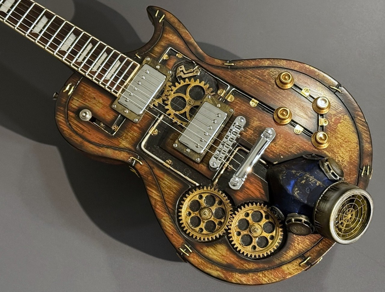 Martper Guitars LP Apocalipse: Overwhelming steampunk feel, 4.07kg