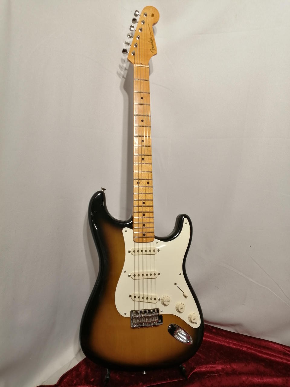 FENDER ERIC JOHNSON ST Electric Guitar