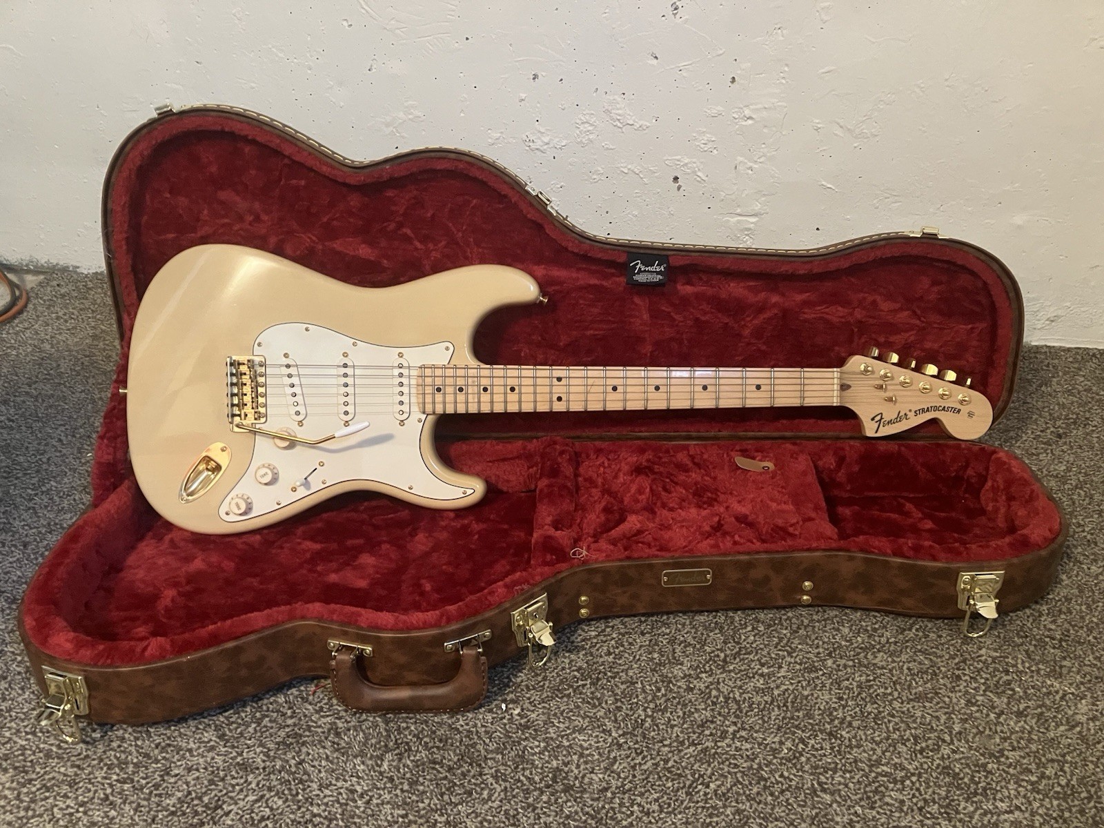 2006 FENDER USA 60th ANNIVERSARY NITRO HWY 1 STRATOCASTER W CASE AND UPGRADES