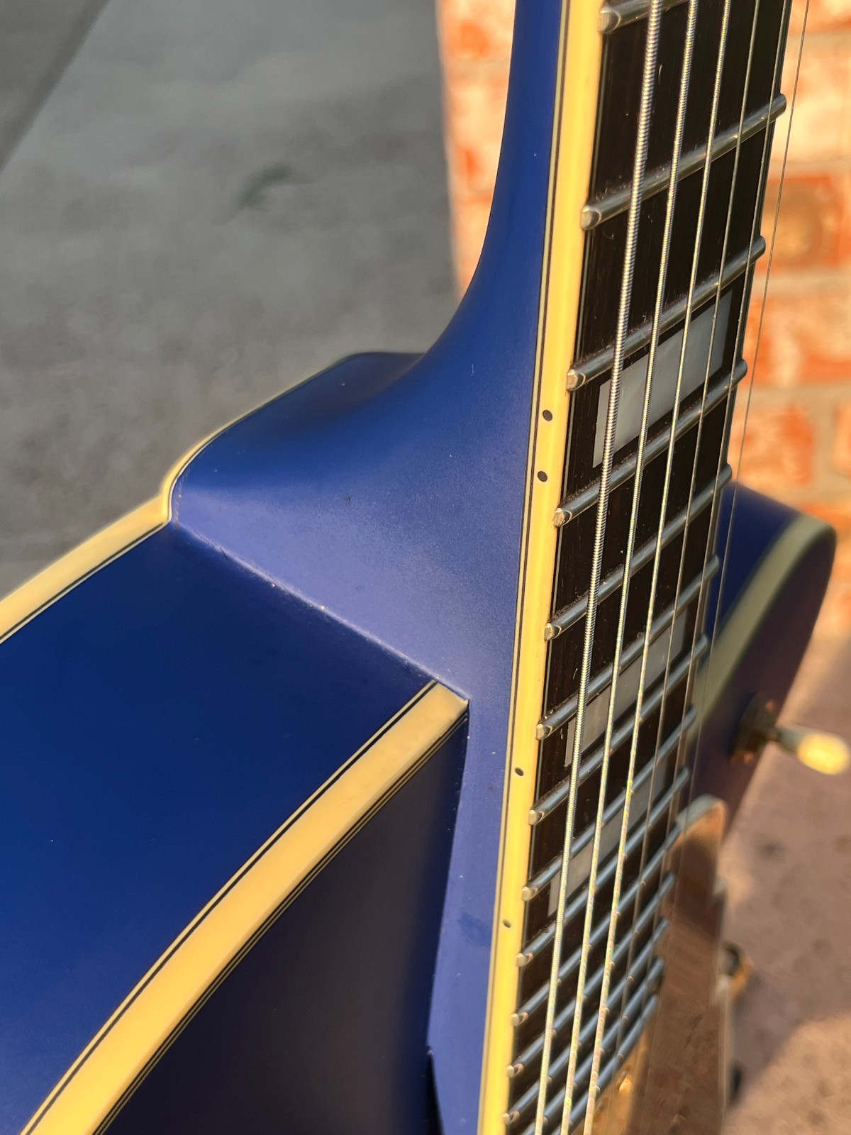 D’Angelico Deluxe DH ~ Hollowbody Archtop Guitar ~ matte royal blue ~ HSC ~ EXC
