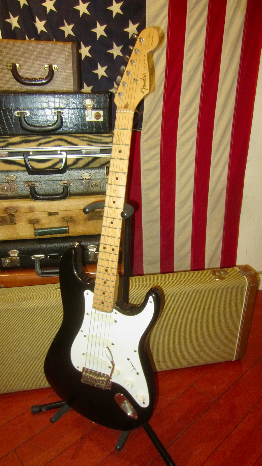 Pre Owned 1989 Fender Eric Clapton Signature Stratocaster Black W/ Original Case