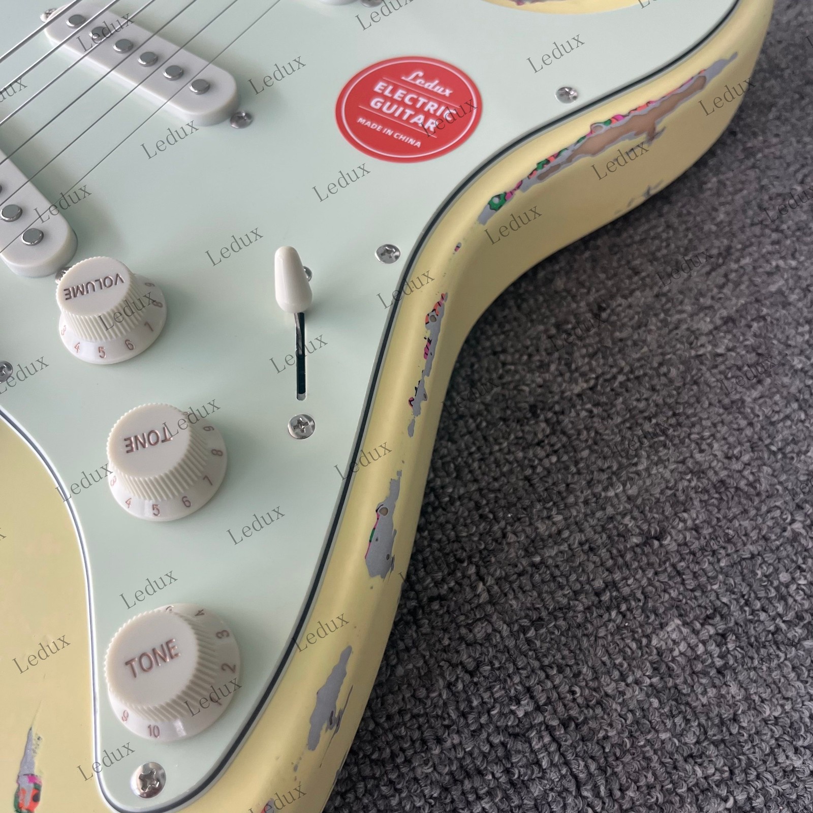 CreamPaisley Electric Guitar Stainless Rounded Fret Tremolo Bridge SSS Pickups