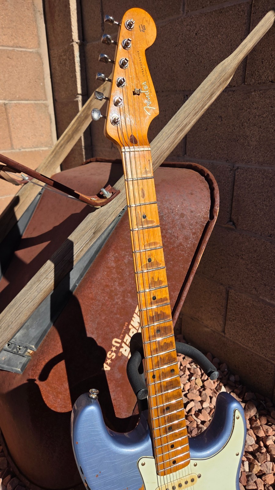 Fender Strat Relic Tribute ICE BLUE over 3 Tone SB, Alder Body Maple Fender
