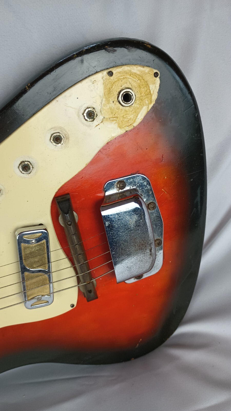 1960’s H15 Bobkat Holiday Brand Vintage Electric Guitar, Gold Foils & CASE