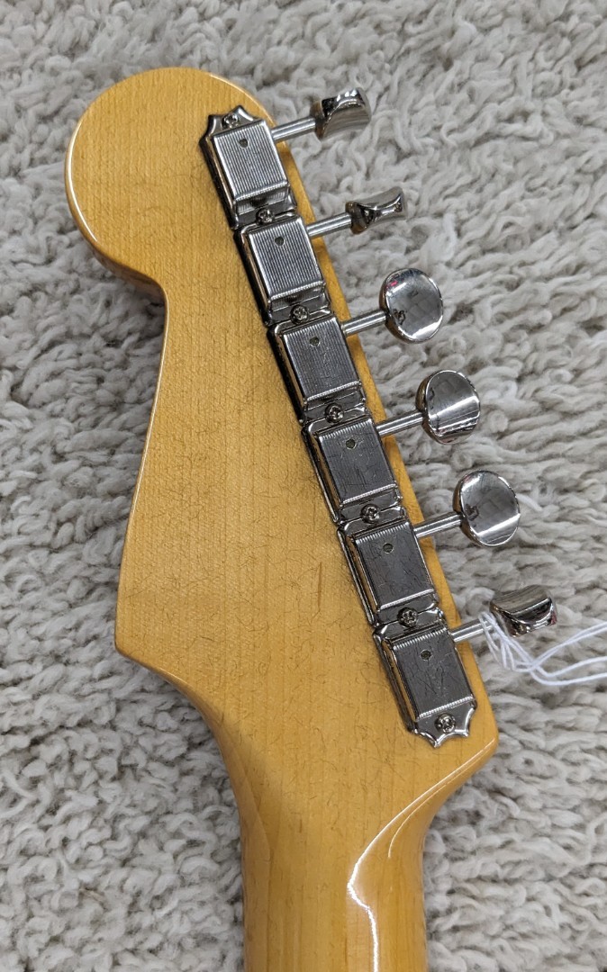 Fender Eric Johnson Signature Stratocaster guitar, Maple Neck, 2 Color Sunburst