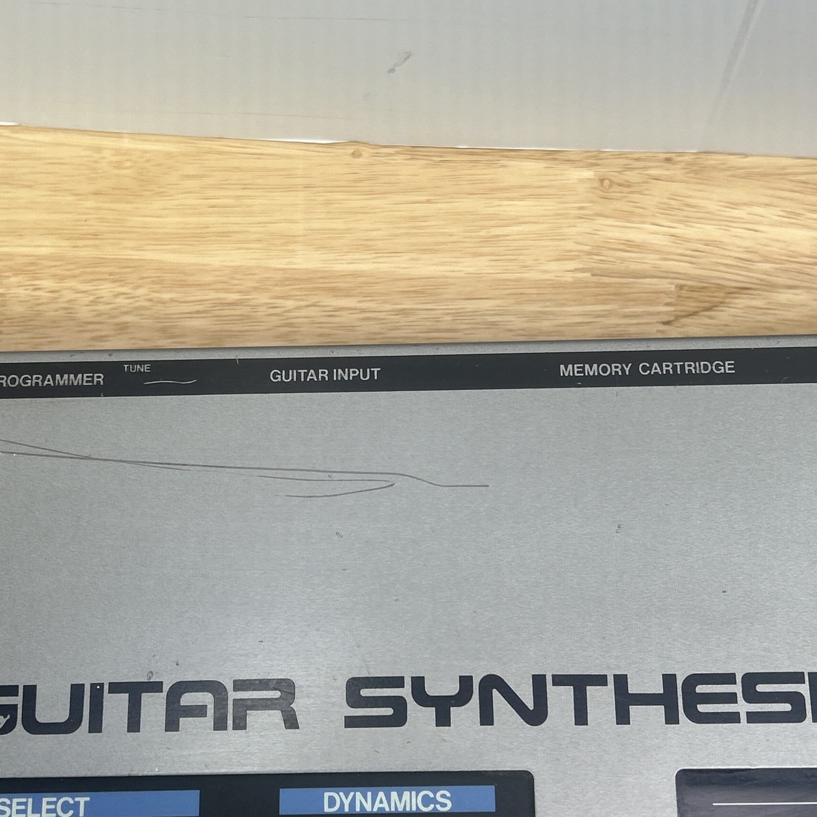 Roland GR-700 Guitar Synthesizer Vintage Audio With Case & Cords Made In Japan