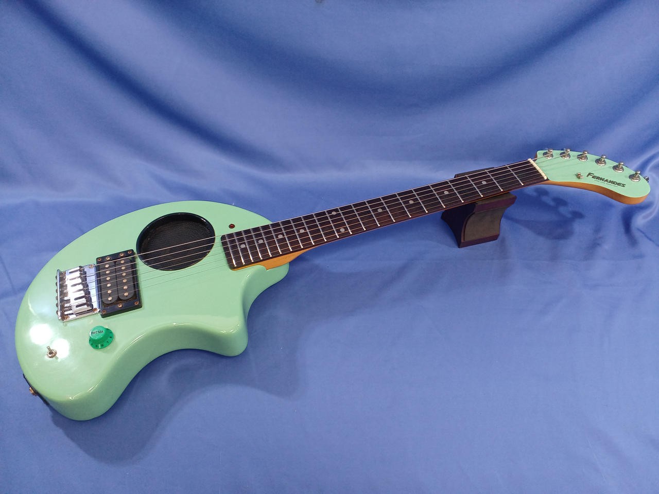FERNANDES ZO-3 Electric Guitar with Built-in Amplifier-11