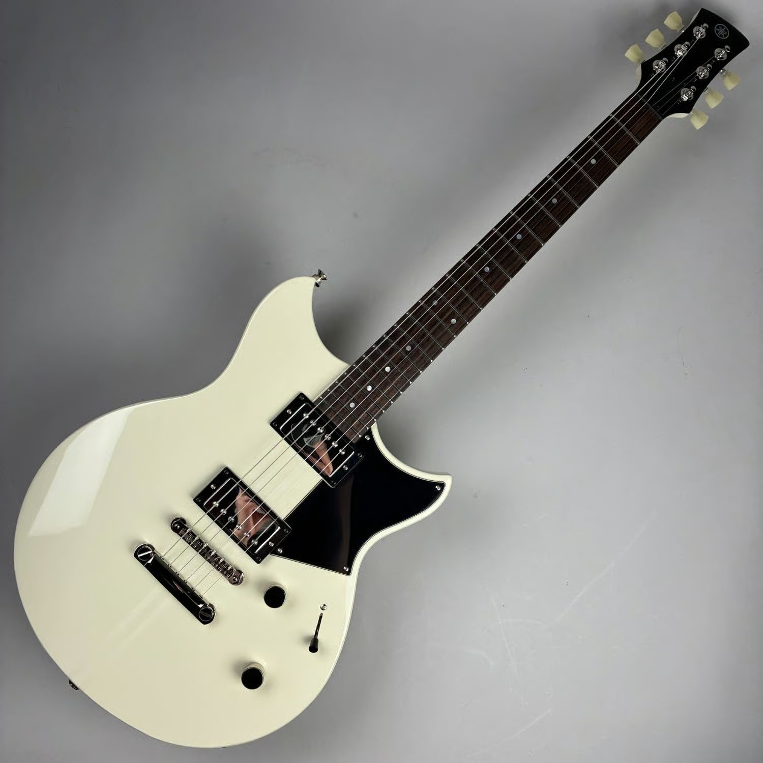 Yamaha RSE20 VW Revstar Element Series Vintage White Electric Guitar Brand NEW