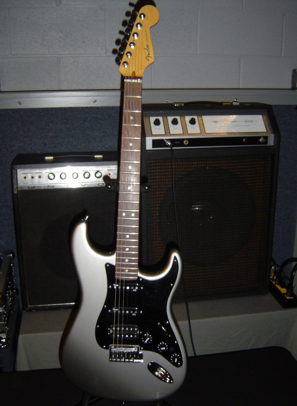 Fender 2011 Deluxe American Stratocaster HSS Silver Tungsten with Fender Case